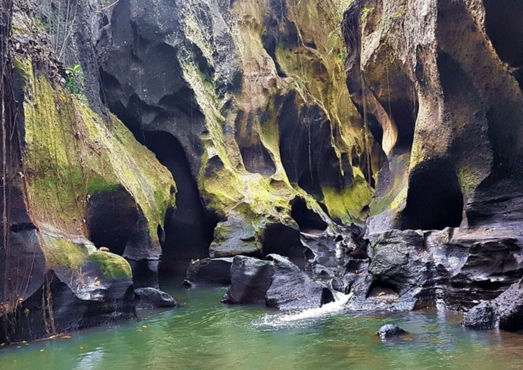 Hidden Canyon Beji Guwang